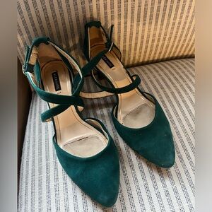 Very Elegant Alex Marie Emerald Green Suede Heels